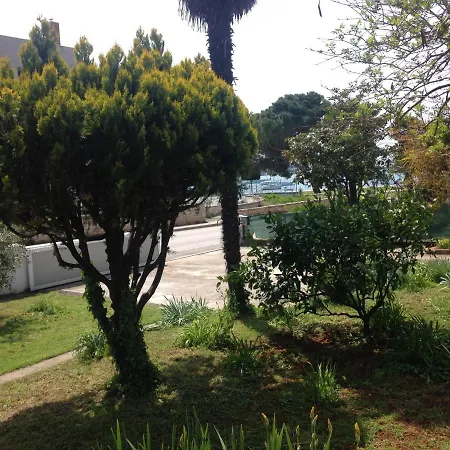 Apartment By The Sea - 13111